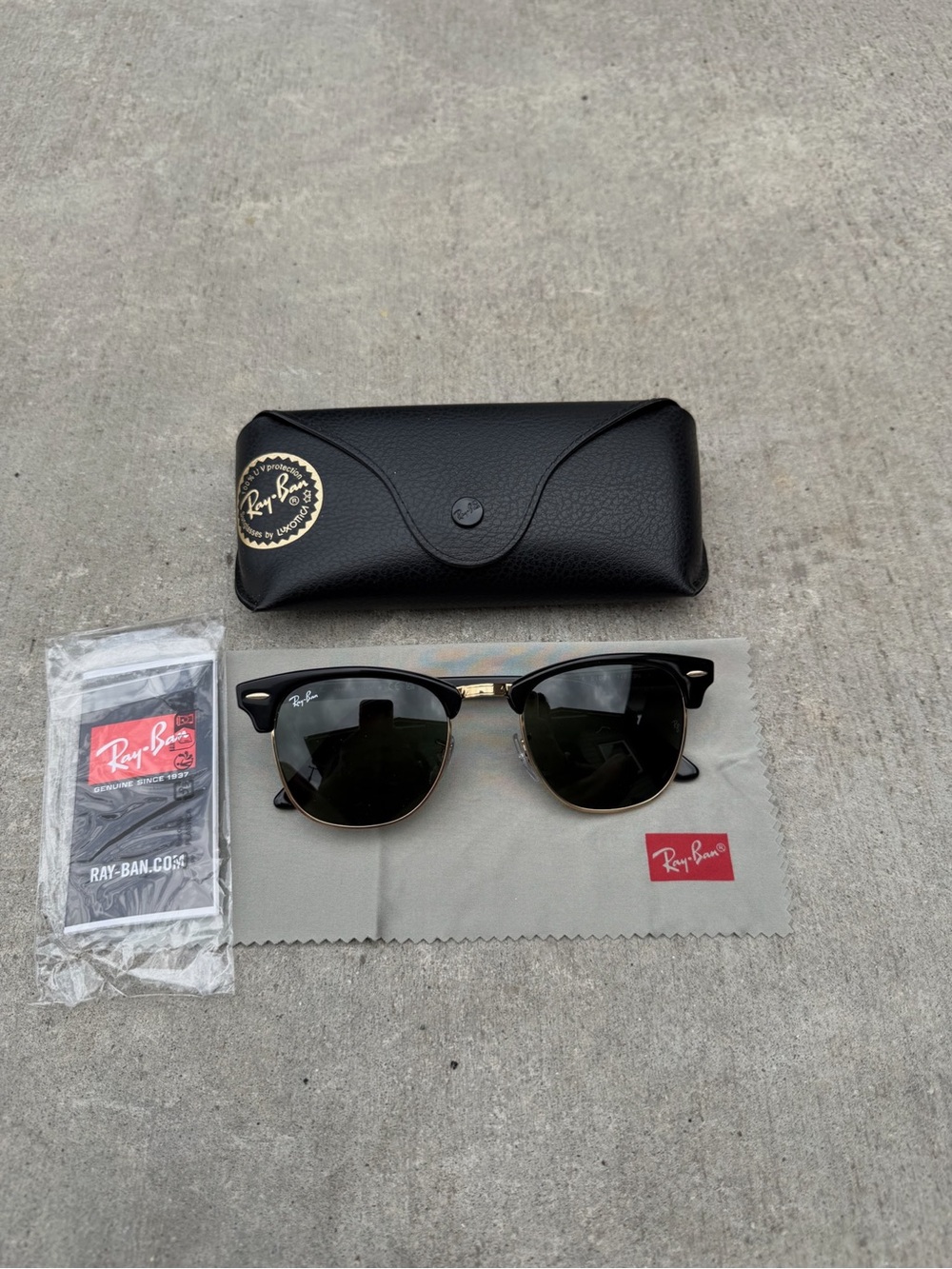 Rayban RB3016 Clubmaster Sunglasses G-15 Lens Black Gold Arista Frame